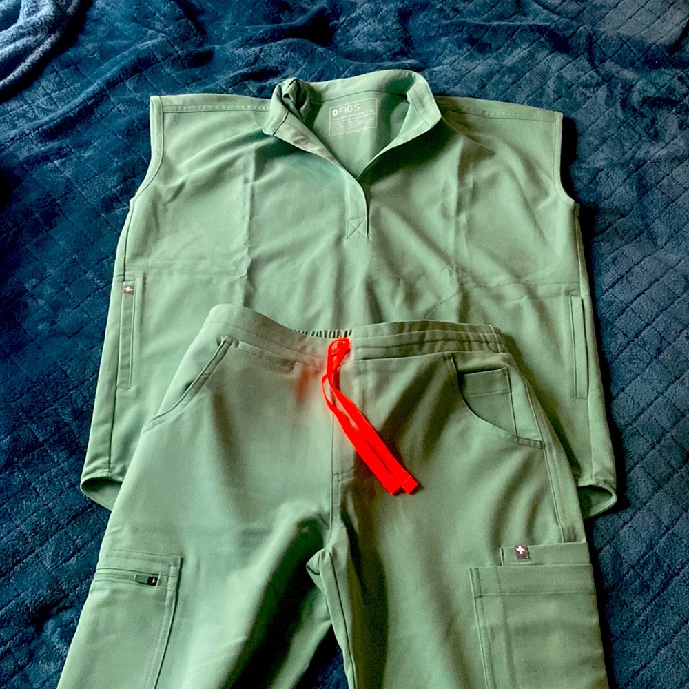 Never worn, Figs scrub set, Jade, XS